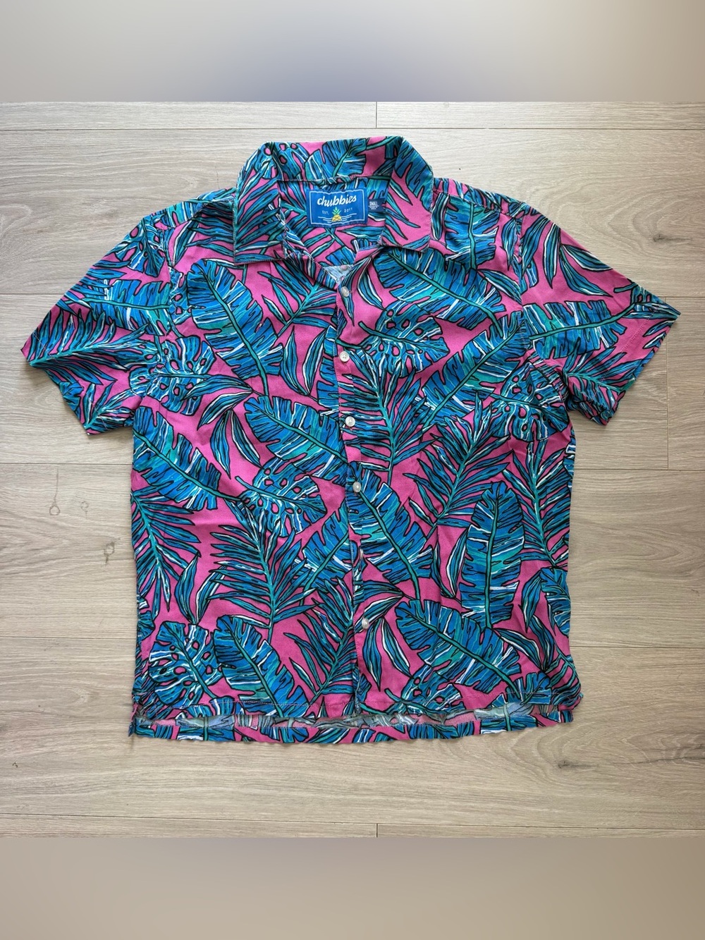 chubbies Pink Short-Sleeve Button-Up with Blue Tropical Leaf Print